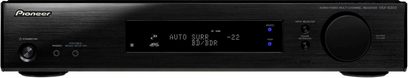 Pioneer VSX-S300 Heimkino-Verstärker, Frontansicht, schwarze Frontblende mit blauer Anzeige, Tasten und Anschlüssen an der Vorderseite