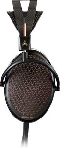 Atviras laidinis hi-fi ausinės Audeze CRBN2, vaizdas iš priekio, juodas apvalus tinklelis, anglies pluošto lankelis, matomas laidas