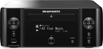Marantz MCR610 sort højfidelitetssystem, set forfra, med LCD-skærm, kontrolknapper og -drejeknapper i sort finish