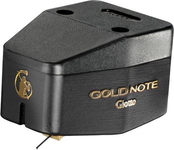 Schwarzer Gold Note Giotto Hi-Fi-Tonabnehmer für Plattenspieler in Dreiviertelansicht mit goldener Beschriftung und sichtbarer Nadel