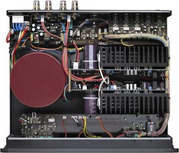 Parasound HALO INTEGRATED sort hi-fi stereforstærker, set forfra indvendigt, med synlige elektroniske komponenter og stik