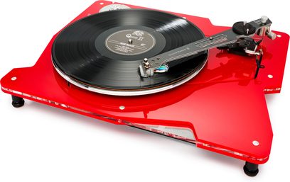 Hi-fi pladespiller Vertere Acoustics Pack DGX Dark Sabre i klar rød akryl med kantet chassis, rundt pladetallerken med sort vinylplade ovenpå og metal-tonearm til højre, set skråt ovenfra fra venstre forside
