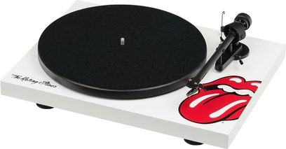 Gramofon Pro-Ject Debut III Rolling Stones bílý, černý talíř, černé raménko, červené logo Rolling Stones