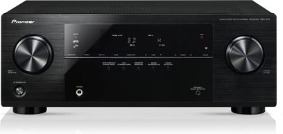 Wzmacniacz kina domowego Pioneer VSX-521 w kolorze czarnym, przedni panel z przyciskami, pokrętłami, wyświetlaczem, wejściami i wyjściami audio