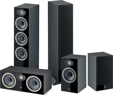 Sada sloupových reproduktorů Focal Pack Theva N°2 černá, 5 černých reproduktorů různých velikostí, pohled zepředu