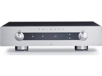 Стерео Hi-Fi підсилювач Primare I35 сріблястий, вигляд спереду, прямокутна срібляста передня панель, 2 обертові ручки, центральний дисплей