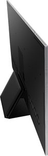 Samsung QE85QN800A-fladskærms-tv, set fra siden, sort flad skærm, smal sølvfarvet ramme, trekantet metalfod