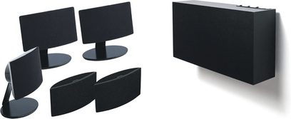 Sorte Jamo A 101 HCS5-højttalere, 5 rektangulære satellitter og 1 kubisk subwoofer, set forfra og 3/4 bagfra