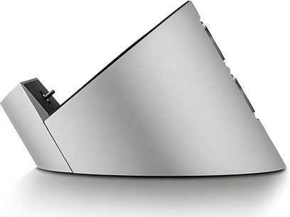 Odtwarzacz audiofilski Astell&Kern PD10 w srebrnoszarym aluminium, widok z prawej strony, zakrzywiona obudowa z zaokrągloną podstawą i małym czarnym złączem osadzonym na górnej krawędzi