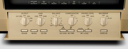 Accuphase C-2900 stereo forforstærker, set forfra, cirkulære og rektangulære knapper, gylden finish