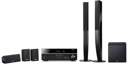 Yamaha YHT-598 sort hjemmebiografsystem bestående af 2 højttalertårne, 3 kompakte højttalere, 1 subwoofer og 1 forstærker