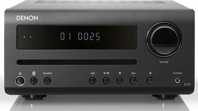 Sort Denon D-T1 mini hi-fi-anlæg, set forfra, med digitalt display, kontrolknapper og -hjul, hovedtelefonstik og CD-afspiller