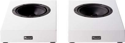 Dolby Atmos-luidsprekers Magnat ATM 202, vooraanzicht, witte afwerking, zwarte ronde ingebouwde luidsprekers, zichtbaar logo