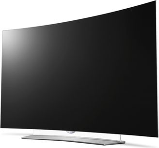 LG 55EG960V OLED 55" TV, ultratyndt buet skærm, let skråt forfra-perspektiv på ensfarvet sort baggrund