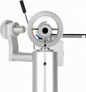 Pohled zepředu na čtecí raménko ClearAudio Concept Pack Silver Edition, stříbrné provedení, minimalistický kruhový design