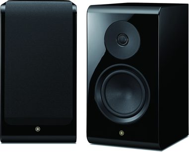 To sorte blanke Yamaha NS800A højttalere set forfra på sort baggrund