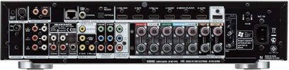 Marantz NR1604 sort hjemmebiografsforstærker, set forfra, med mange stik og knapper på forsiden, digital display