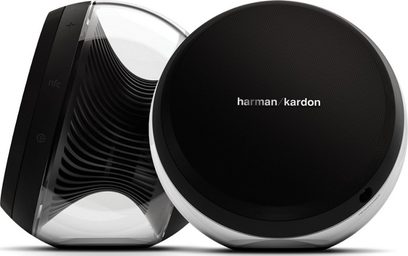 Enceinte compacte Harman Kardon NOVA 2.0 noir, vue de face et de profil, forme ovale, grille noire, base argentée