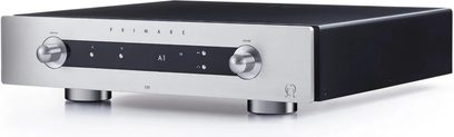 Amplificador hi-fi estéreo Primare I35 prata, vista frontal, frente prateada com botões e entradas, chassi preto