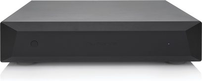 Nuforce MCA-20 sort multikanal-effektforstærker, set forfra, aflang rektangulær form, mat sort front med logo