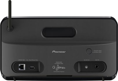 Pioneer XW-SMA4 sort netværksaudioafspiller, set forfra, med skærm, knapper og tilslutningsporte