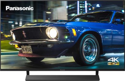Panasonic TX-58HX820E 4K HDR-fladskærms-TV, der viser en blå Ford Mustang fra 1969 med nummerplade "PC HF145"