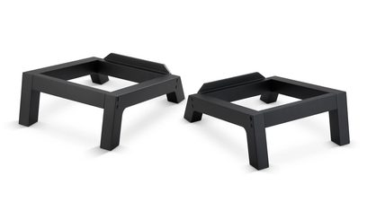 Pereche de suporturi joase pentru boxe Mofi Electronics SourcePoint 10 din metal negru cu cadru dreptunghiular
