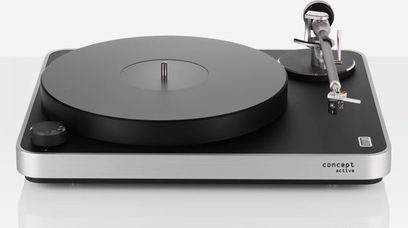 Czarna gramofon ClearAudio Concept Active z ramieniem odczytującym, wkładką i białą figurką w kształcie dłoni trzymającej diament, widok z góry