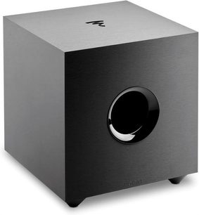 Subwoofer Focal CUB Evo černý, pohled zepředu, krychlový tvar, matná černá povrchová úprava, uprostřed černý kruhový reproduktor