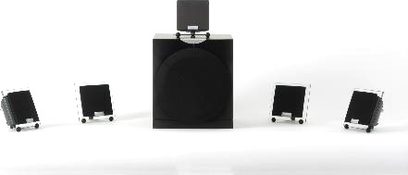 Sada kompaktních reproduktorů Waterfall Audio Sério + HF1 evo černé, 5 krychlových reproduktorů a 1 obdélníkový subwoofer