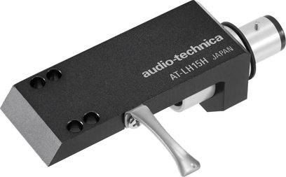 Sort Audio-Technica AT-LH15H metal-pickuparmshus, set i trekvart profil med sølvfarvet løftestang og bagtilsiddende stik