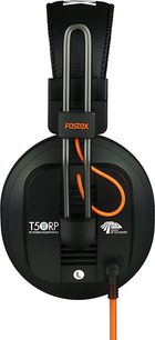 Sort Fostex T50RP hi-fi-hovedtelefon, venstre ørekop set fra siden med polstret hovedbøjle og orange kabel