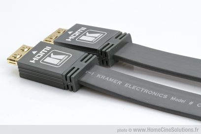To sorte, flade 15 meter lange HDMI-kabler fra Kramer Electronics C-HM/HM/FLAT/ETH-50 med forgyldte stik
