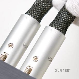 Inakustik NF-2405 AIR 1,5m analog XLR-lydkabel, sølvfarvede cylindriske metalstik, sorte flettede kapper, nærbillede