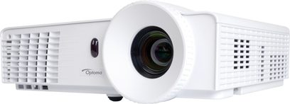 Optoma EW400 hvid videoprojektor, set forfra, linsen forskudt mod højre, ventilationsriste på siderne