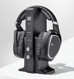 Open bedrade hifi-koptelefoon Sennheiser RS 195-U op zwarte standaard, gewatteerde oorkussens, gewatteerde hoofdband, zichtbare bedieningselementen