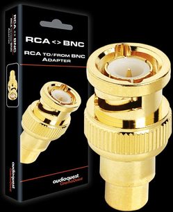 Vergoldeter Messing-Adapter von RCA-Buchse auf BNC-Stecker, bestehend aus einer RCA-Buchse und einem aufschraubbaren BNC-Stecker