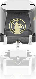 Vedere de sus a celulei pick-up pentru discuri de vinil Gold Note Vasari gold. Logo auriu cu un jucător de golf pe platanul negru