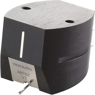 Clearaudio Artist v2, widok z przodu, czarna obudowa, dwa otwory na górze, napis "clearaudio ARTIST V2" na dole