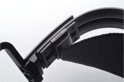 Åben hi-fi hovedtelefon STAX SRL-500 sort, nærbillede af højre profil, der viser hovedbøjlen, ledet og den højre ørekop