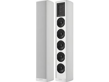 pereche de boxe de podea Piega Coax 611 albe, una cu grilaj, una cu 4 woofer‑e negre și tweeter dreptunghiular