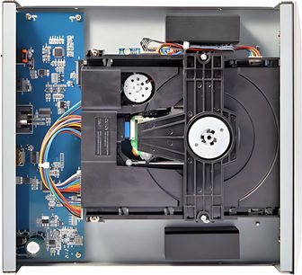 Nuprime CDT-9 sort CD-afspiller, åbent kabinet med synligt afspilningsmekanisme, printkort og ledningsføring