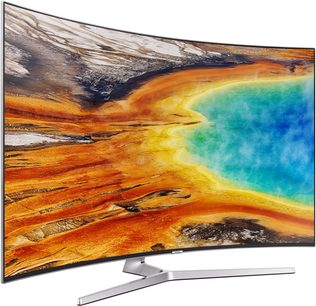 Buet Samsung UE65MU9005-tv der viser et luftfoto af et naturligt landskab med varme og kontrastfyldte farver