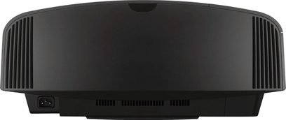 Sony VPL-VW570ES sort videoprojektor, set forfra, afrundet rektangulær form, sidehulninger til ventilation, centralt placeret linse