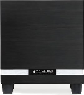 Subwoofer Triangle Thetis 300 nero cenere, cassa in legno con venatura orizzontale, fascia in alluminio spazzolato e logo centrato sul frontale, poggiato su quattro piedini cilindrici, vista frontale
