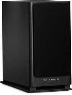 Altavoz de estantería Triangle Solstice 3 negro visto en tres cuartos con rejilla frontal y base ensanchada