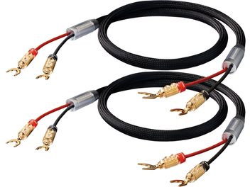 Dva reproduktorové kabely Oehlbach FusionFour stereo, černý nylonový opletený plášť, válcové šedé pouzdra a pozlacené kovové vidlice označené červenou a černou barvou, šikmý pohled