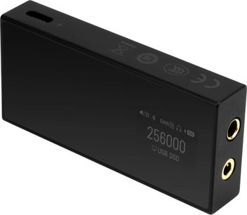 Bærbar USB-lydkonverter Questyle M18i sort, rektangulært kabinet med sideplaceret skærm og to gyldne jack-udgange