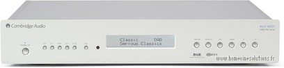 Cambridge Audio 640T V2 tuner set forfra, sølvfarvet front med LCD-display, knapper og stik på forsiden