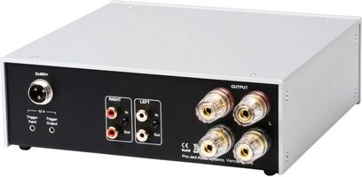 Ojačevalnik moči Pro-Ject Amp Box DS2 črn, zadnji pogled s priključki RCA, izhodi za zvočnike in sprožilcem 12 V
